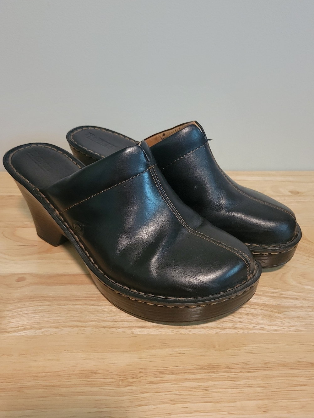 Born Black Leather Mule Clogs with Stacked Heel Size 9
